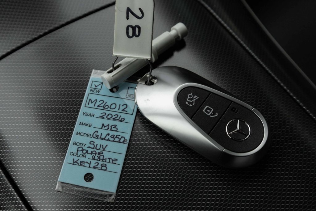 2026 Mercedes-Benz GLC Plug-in Hybrid 350e 4MATIC in Kamloops, British Columbia - 19 - w1024h768px