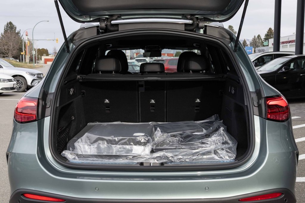 2026 Mercedes-Benz GLC Plug-in Hybrid 350e 4MATIC in Kamloops, British Columbia - 5 - w1024h768px