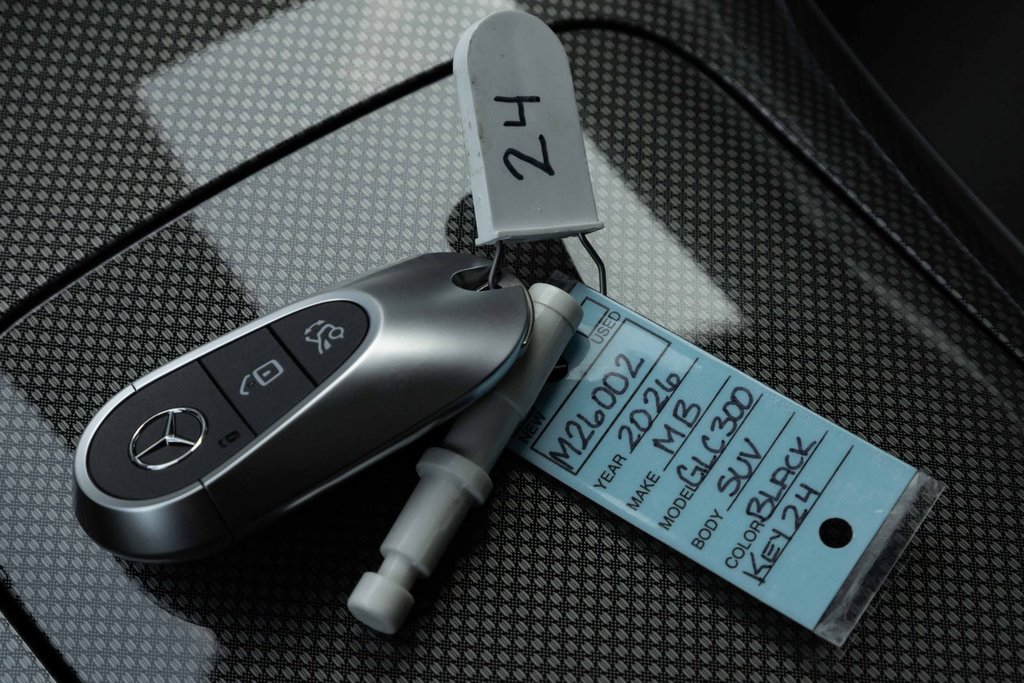 2026 Mercedes-Benz GLC 300 4MATIC in Kamloops, British Columbia - 18 - w1024h768px