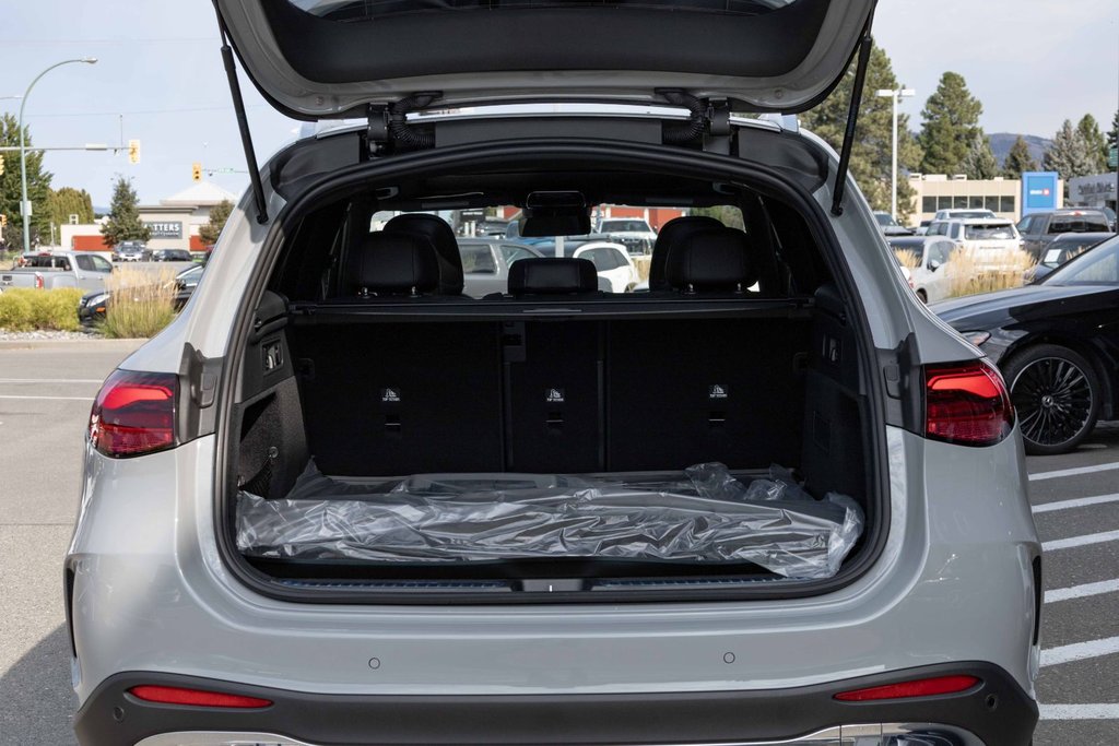 2026 Mercedes-Benz GLC 300 4MATIC in Kamloops, British Columbia - 5 - w1024h768px