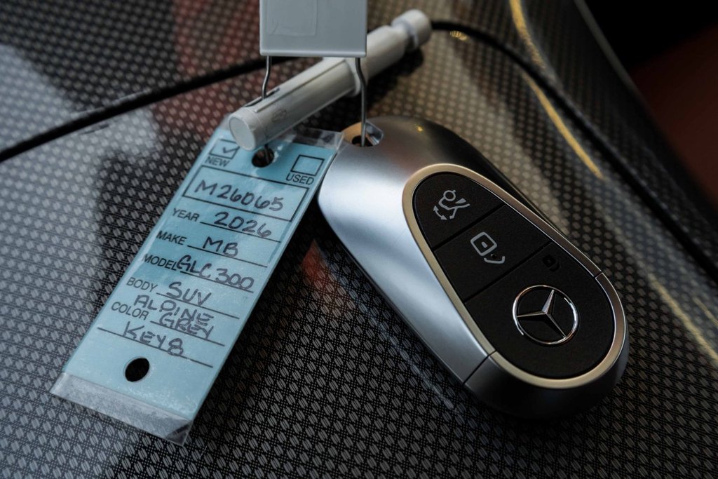 2026 Mercedes-Benz GLC 300 4MATIC SUV in Kamloops, British Columbia - 20 - w1024h768px