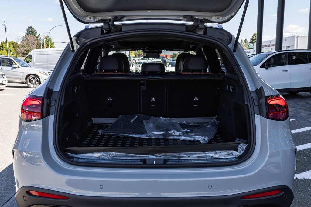 2026 Mercedes-Benz GLC 300 4MATIC SUV in Kamloops, British Columbia - 5 - w1024h768px