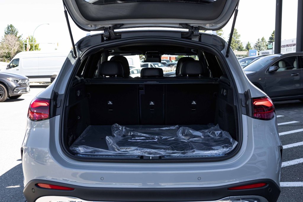 2026 Mercedes-Benz GLC 300 4MATIC SUV in Kamloops, British Columbia - 5 - w1024h768px