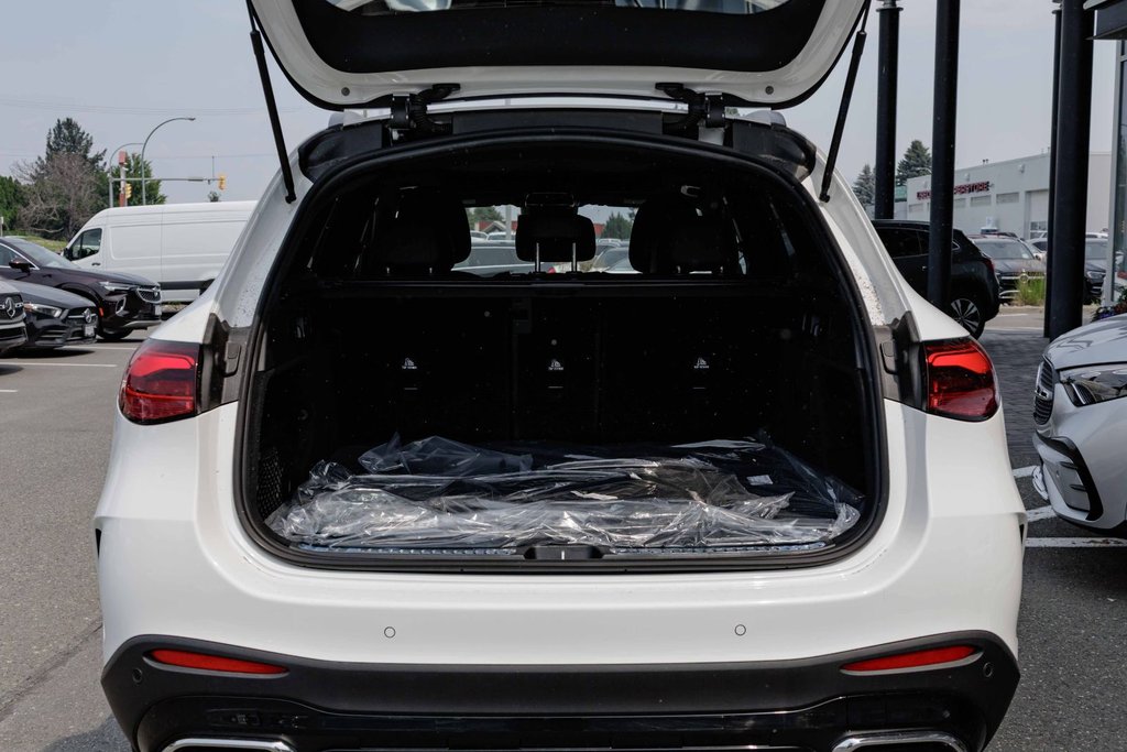 2026 Mercedes-Benz GLC 300 4MATIC SUV in Kamloops, British Columbia - 5 - w1024h768px