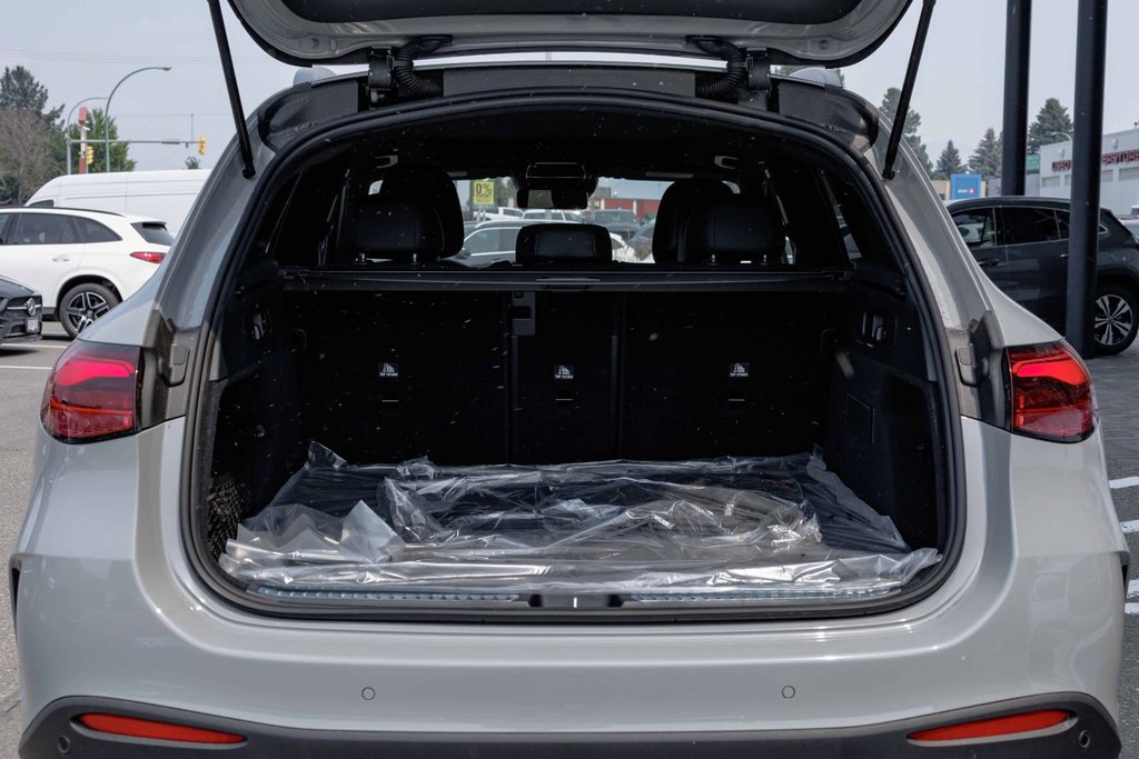 2026 Mercedes-Benz GLC 300 4MATIC SUV in Kamloops, British Columbia - 5 - w1024h768px