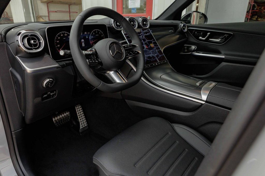 2026 Mercedes-Benz GLC 300 4MATIC SUV in Kamloops, British Columbia - 9 - w1024h768px