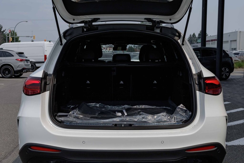 2026 Mercedes-Benz GLC 300 4MATIC SUV in Kamloops, British Columbia - 5 - w1024h768px