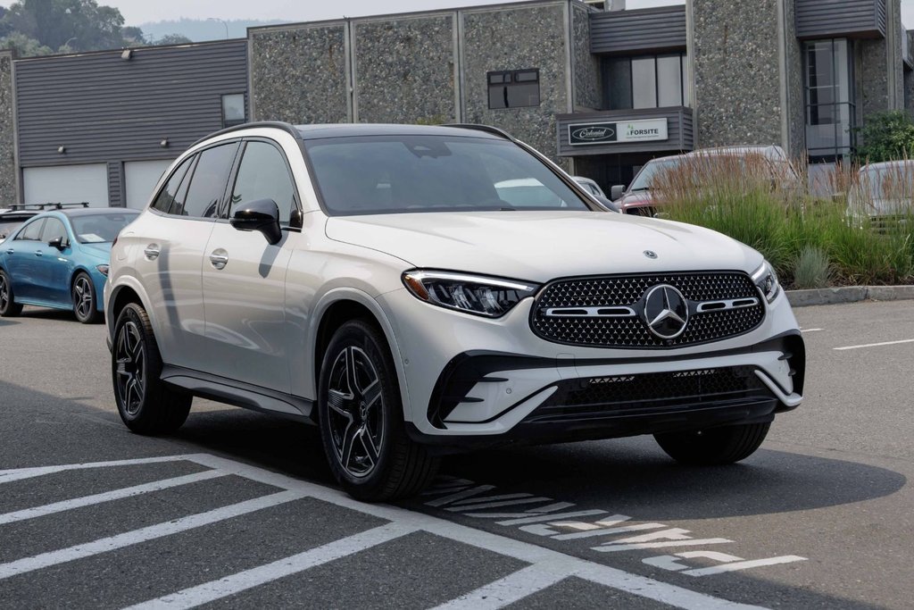 2026 Mercedes-Benz GLC 300 4MATIC SUV in Kamloops, British Columbia - 3 - w1024h768px