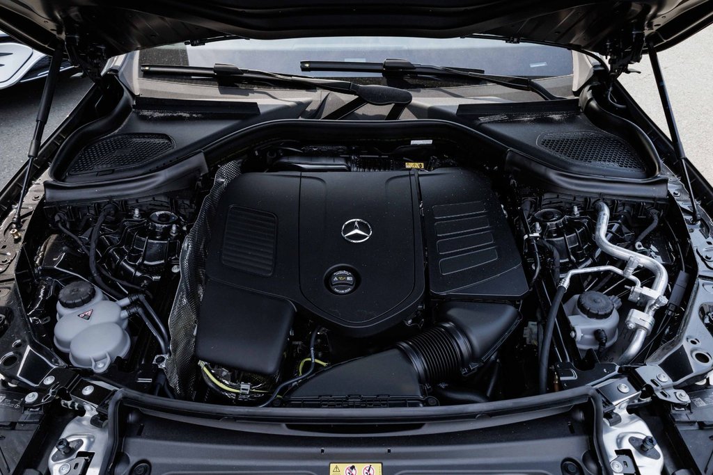 2026 Mercedes-Benz GLC 300 4MATIC SUV in Kamloops, British Columbia - 8 - w1024h768px