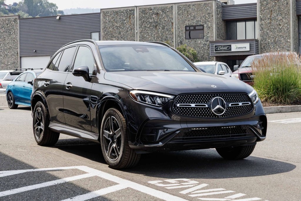 2026 Mercedes-Benz GLC 300 4MATIC SUV in Kamloops, British Columbia - 3 - w1024h768px