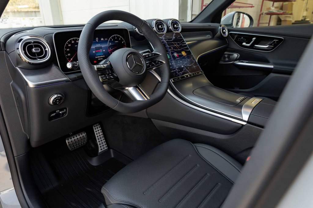 2026 Mercedes-Benz GLC 300 4MATIC SUV in Kamloops, British Columbia - 9 - w1024h768px