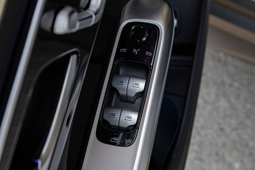 2026 Mercedes-Benz GLC 300 4MATIC SUV in Kamloops, British Columbia - 12 - w1024h768px