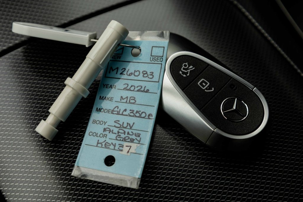 2026 Mercedes-Benz GLC 350e 4MATIC SUV in Kamloops, British Columbia - 25 - w1024h768px