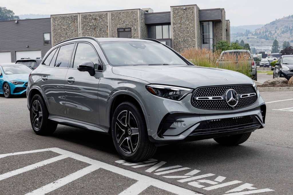 2026 Mercedes-Benz GLC 350e 4MATIC SUV in Kamloops, British Columbia - 3 - w1024h768px