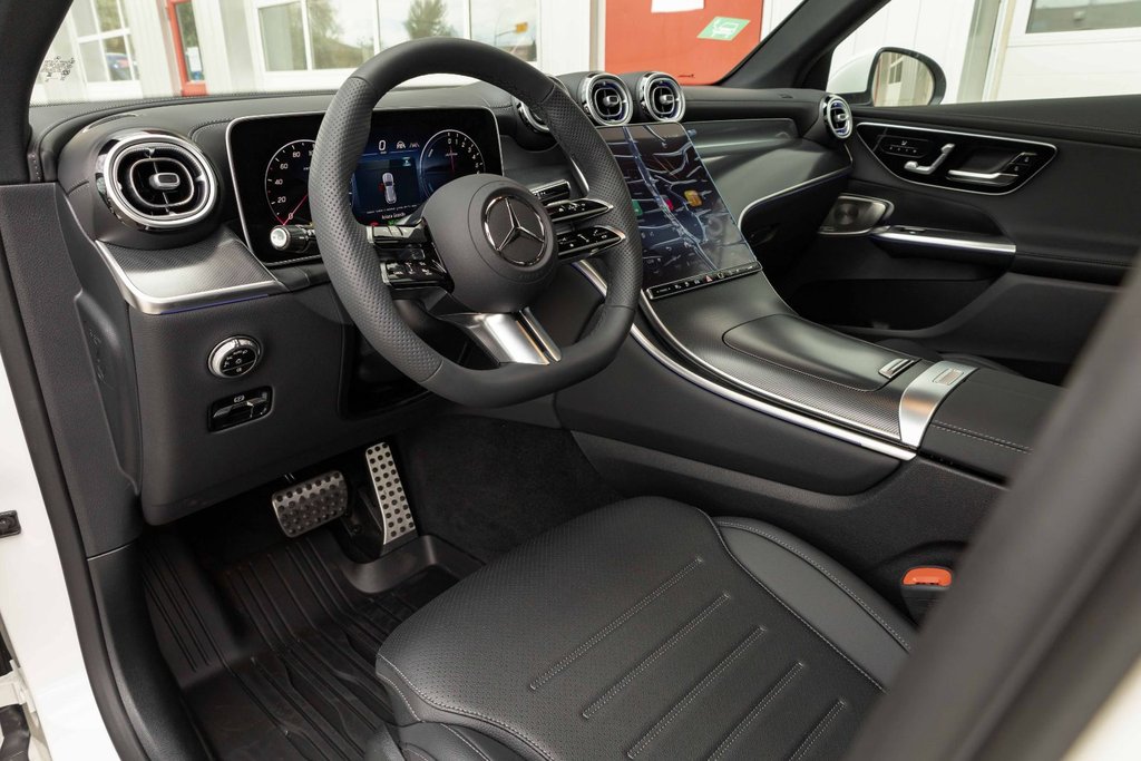 2026 Mercedes-Benz GLC 350e 4MATIC SUV in Kamloops, British Columbia - 10 - w1024h768px