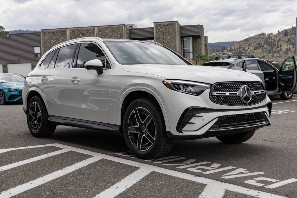 2026 Mercedes-Benz GLC 350e 4MATIC SUV in Kamloops, British Columbia - 3 - w1024h768px