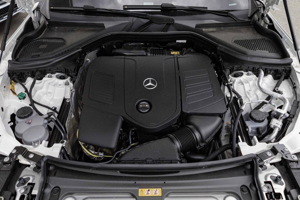 2026 Mercedes-Benz GLC 350e 4MATIC SUV in Kamloops, British Columbia - 9 - w1024h768px