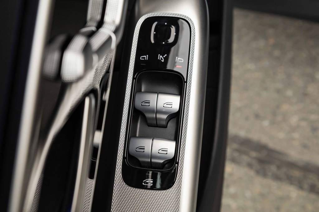 2026 Mercedes-Benz GLC 300 4MATIC SUV in Kamloops, British Columbia - 11 - w1024h768px