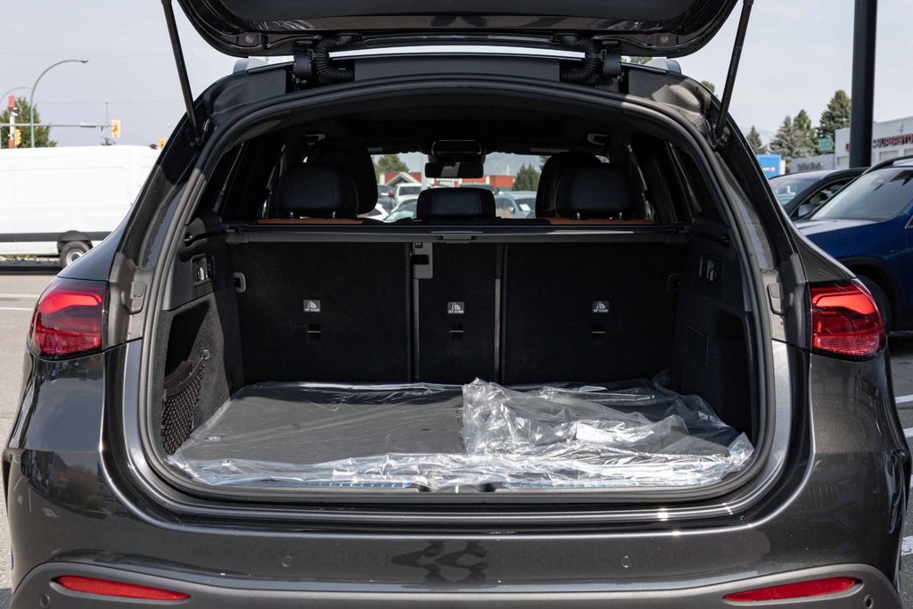 2026 Mercedes-Benz GLC 300 4MATIC SUV in Kamloops, British Columbia - 5 - w1024h768px