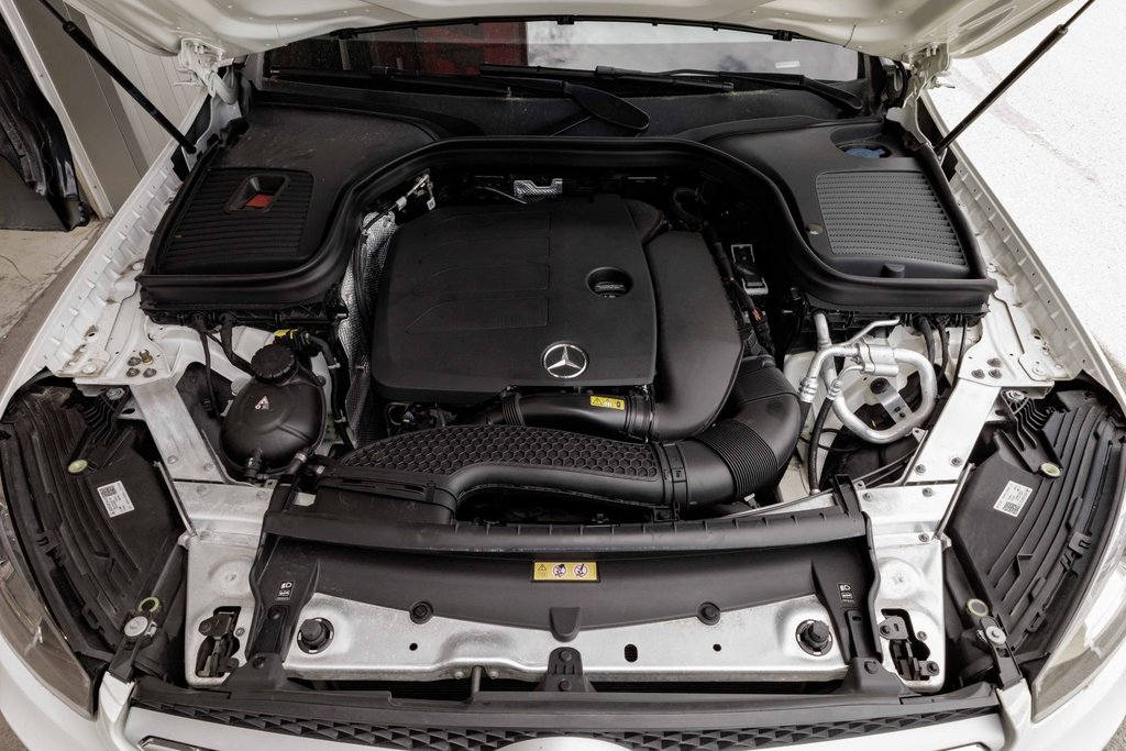 2021 Mercedes-Benz GLC300 4MATIC SUV in Kamloops, British Columbia - 8 - w1024h768px