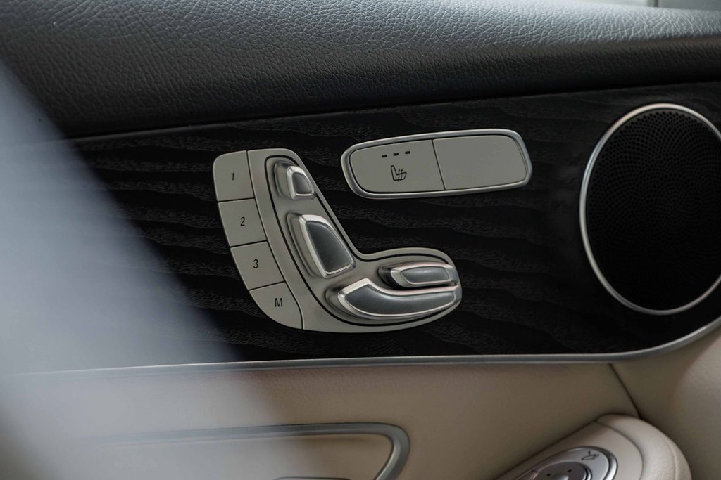 2021 Mercedes-Benz GLC300 4MATIC SUV in Kamloops, British Columbia - 11 - w1024h768px