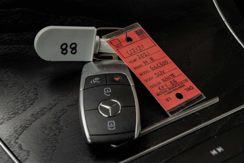 2021 Mercedes-Benz GLC300 4MATIC SUV in Kamloops, British Columbia - 22 - w1024h768px