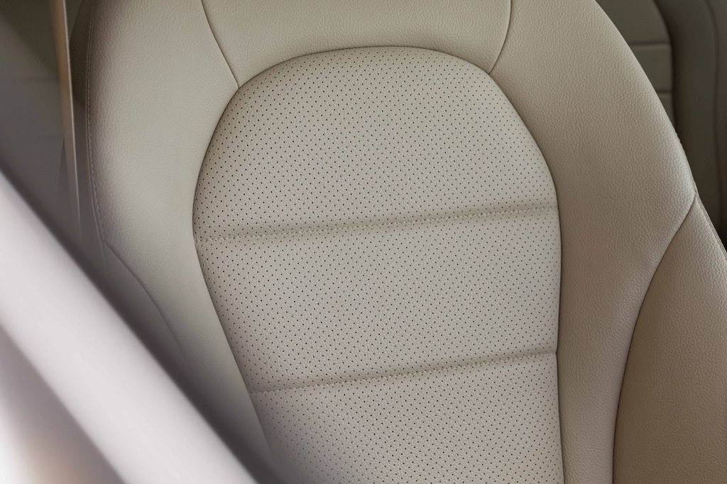 2021 Mercedes-Benz GLC300 4MATIC SUV in Kamloops, British Columbia - 20 - w1024h768px