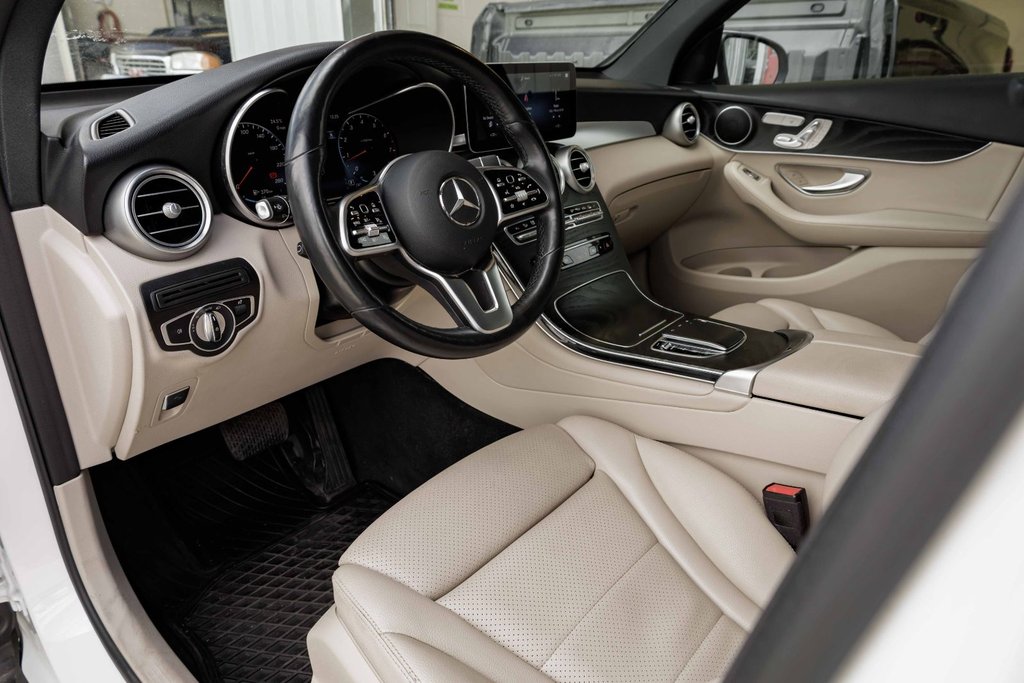 2021 Mercedes-Benz GLC300 4MATIC SUV in Kamloops, British Columbia - 9 - w1024h768px