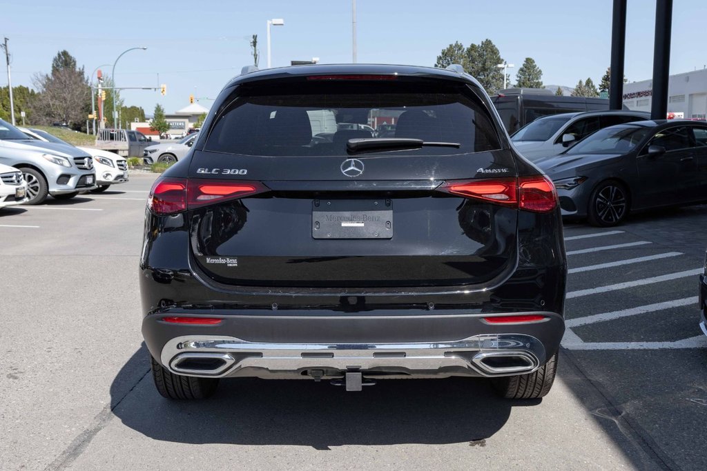 2024 Mercedes-Benz GLC300 4MATIC SUV in Kamloops, British Columbia - 4 - w1024h768px