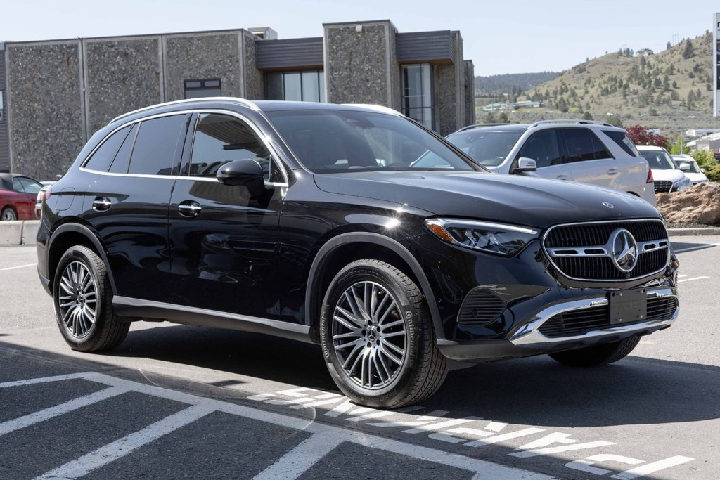 2024 Mercedes-Benz GLC300 4MATIC SUV in Kamloops, British Columbia - 3 - w1024h768px
