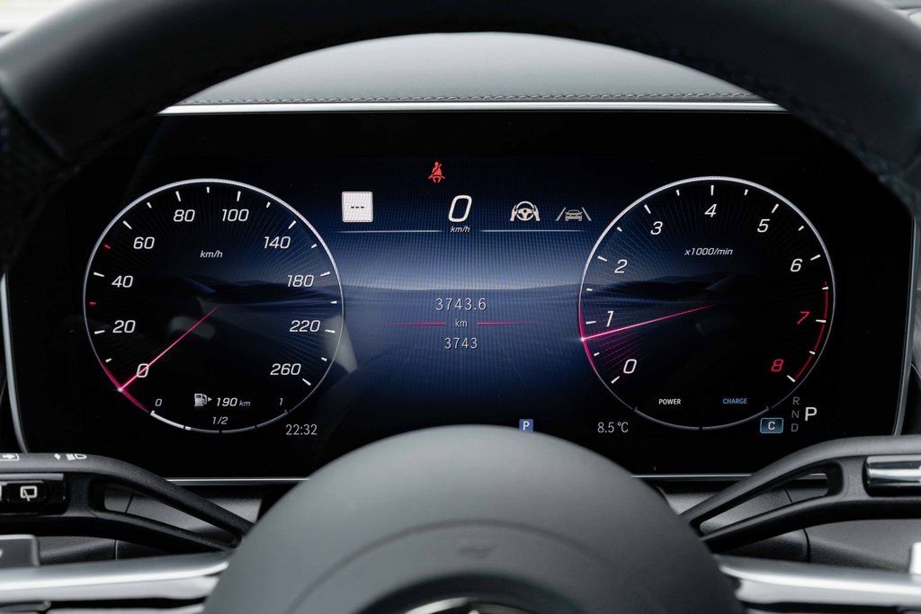 2025 Mercedes-Benz GLC300 4MATIC SUV in Kamloops, British Columbia - 14 - w1024h768px