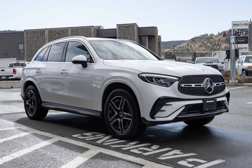 2025 Mercedes-Benz GLC300 4MATIC SUV in Kamloops, British Columbia - 3 - w1024h768px