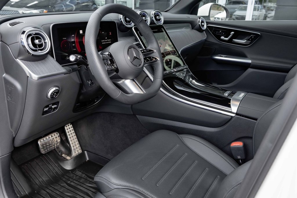 2025 Mercedes-Benz GLC300 4MATIC SUV in Kamloops, British Columbia - 8 - w1024h768px