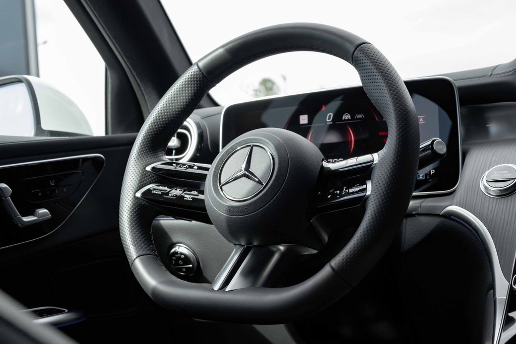 2025 Mercedes-Benz GLC300 4MATIC SUV in Kamloops, British Columbia - 13 - w1024h768px