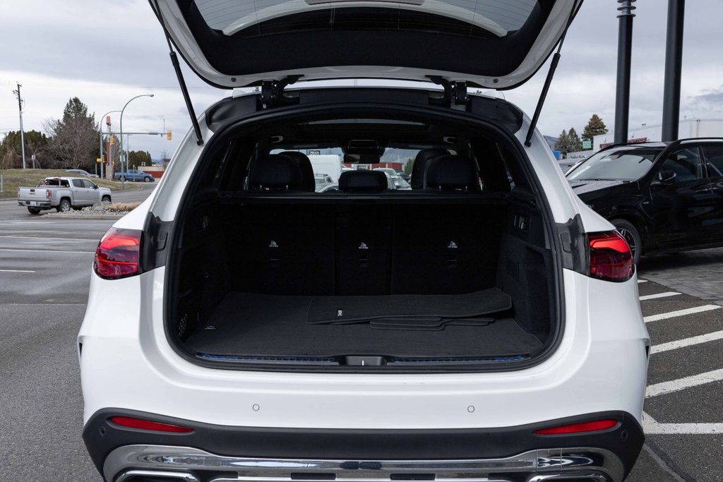 2025 Mercedes-Benz GLC300 4MATIC SUV in Kamloops, British Columbia - 5 - w1024h768px
