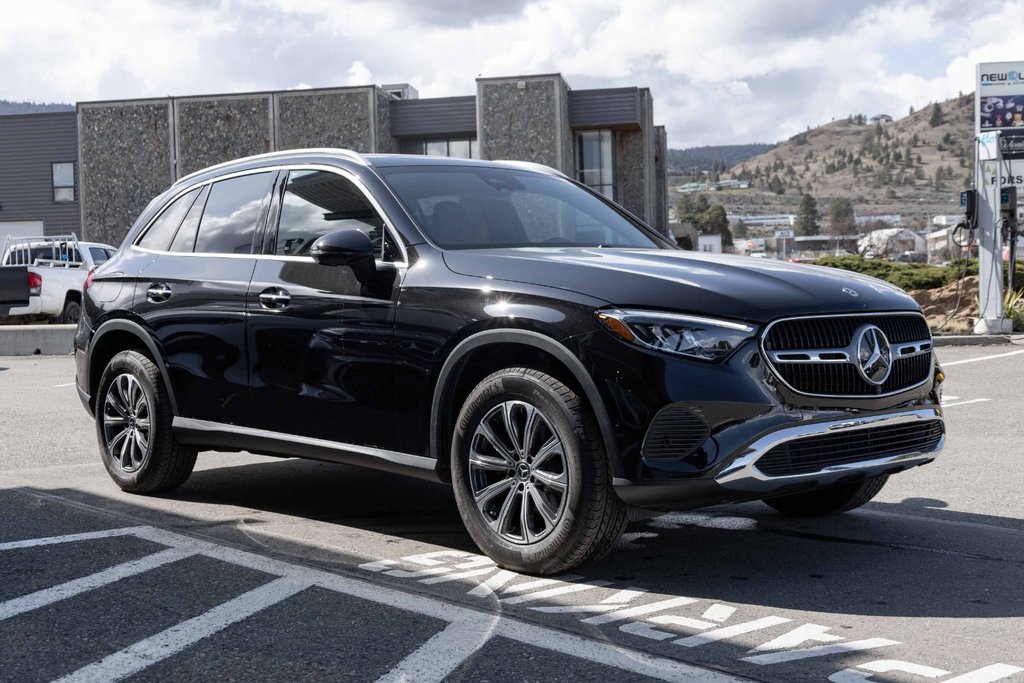 2025 Mercedes-Benz GLC300 4MATIC SUV in Kamloops, British Columbia - 3 - w1024h768px