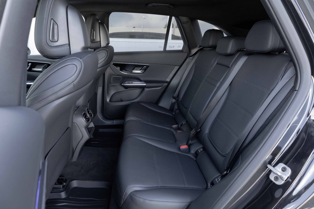 2025 Mercedes-Benz GLC300 4MATIC SUV in Kamloops, British Columbia - 17 - w1024h768px
