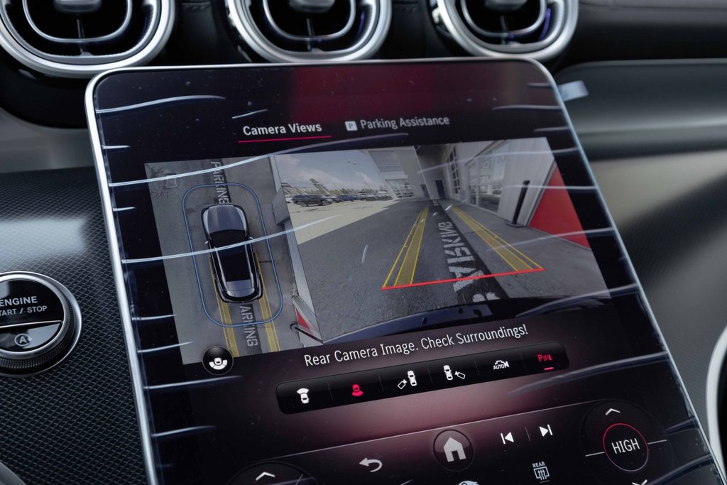 2025 Mercedes-Benz GLC300 4MATIC SUV in Kamloops, British Columbia - 15 - w1024h768px