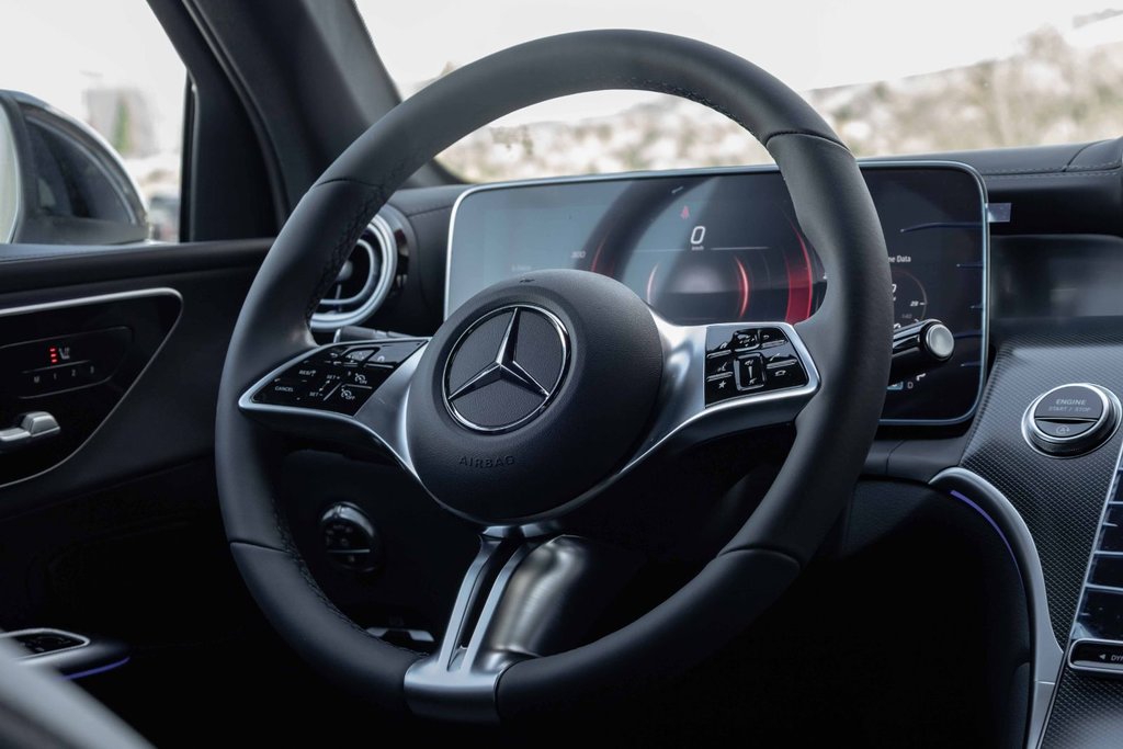 2025 Mercedes-Benz GLC300 4MATIC SUV in Kamloops, British Columbia - 13 - w1024h768px