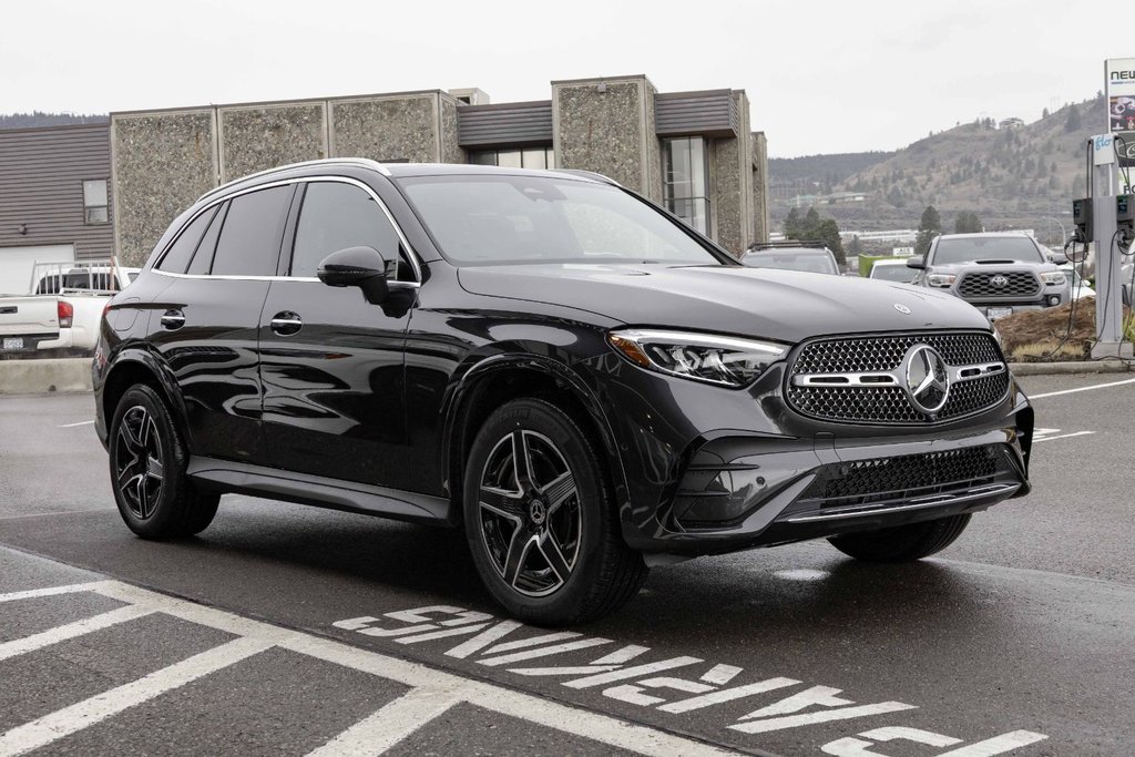2025 Mercedes-Benz GLC300 4MATIC SUV in Kamloops, British Columbia - 3 - w1024h768px