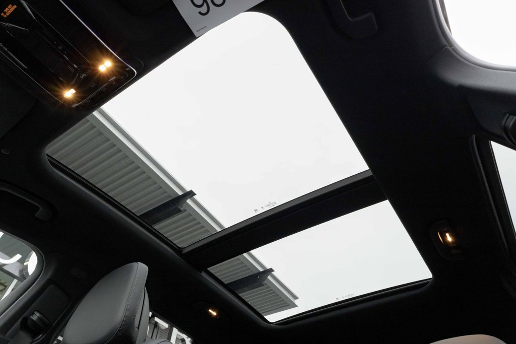 2025 Mercedes-Benz GLC300 4MATIC SUV in Kamloops, British Columbia - 10 - w1024h768px