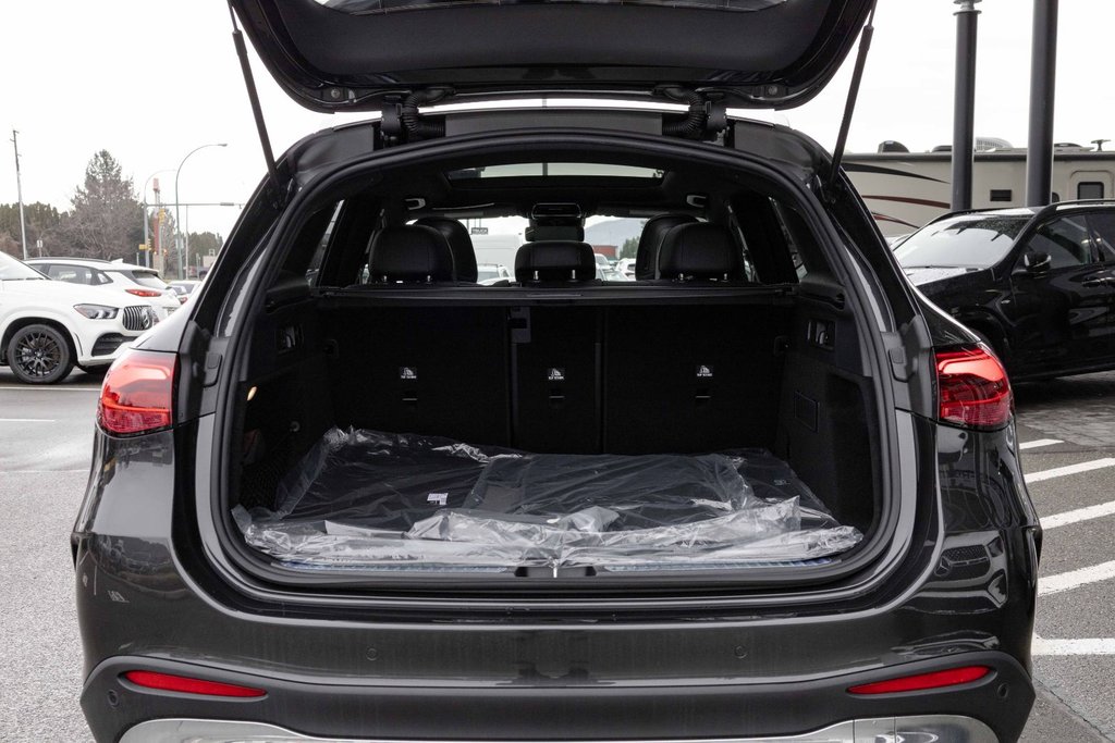 2025 Mercedes-Benz GLC300 4MATIC SUV in Kamloops, British Columbia - 5 - w1024h768px