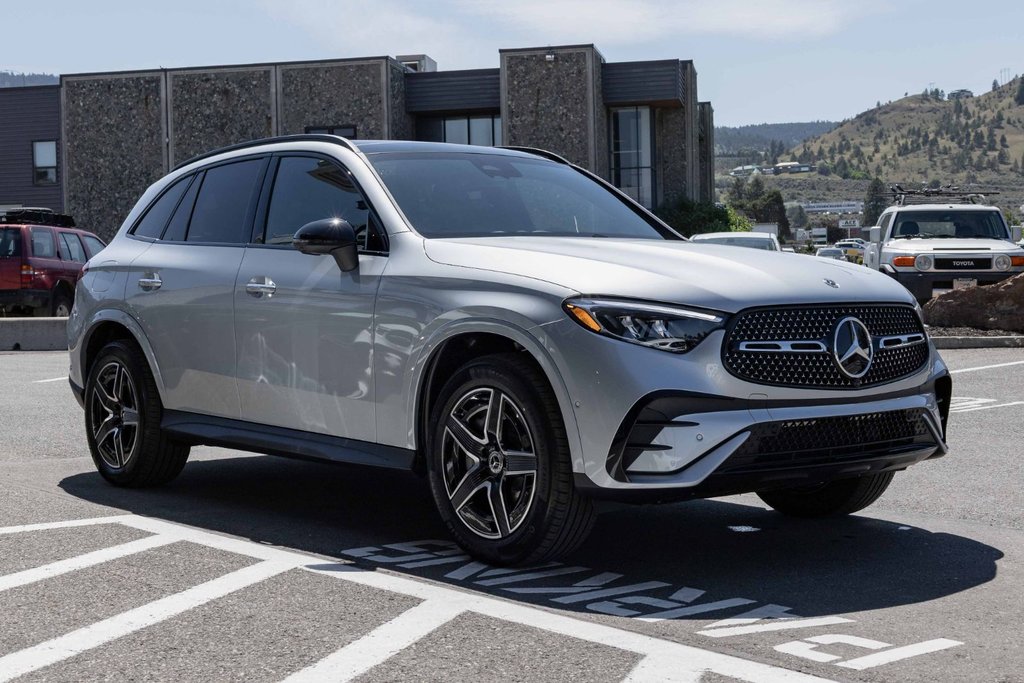 2025 Mercedes-Benz GLC300 4MATIC SUV in Kamloops, British Columbia - 3 - w1024h768px