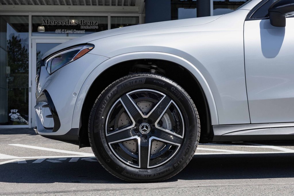 2025 Mercedes-Benz GLC300 4MATIC SUV in Kamloops, British Columbia - 7 - w1024h768px