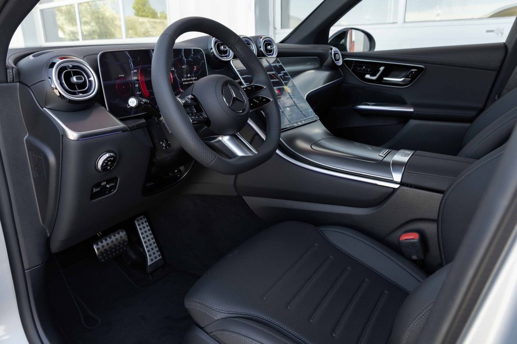 2025 Mercedes-Benz GLC300 4MATIC SUV in Kamloops, British Columbia - 8 - w1024h768px