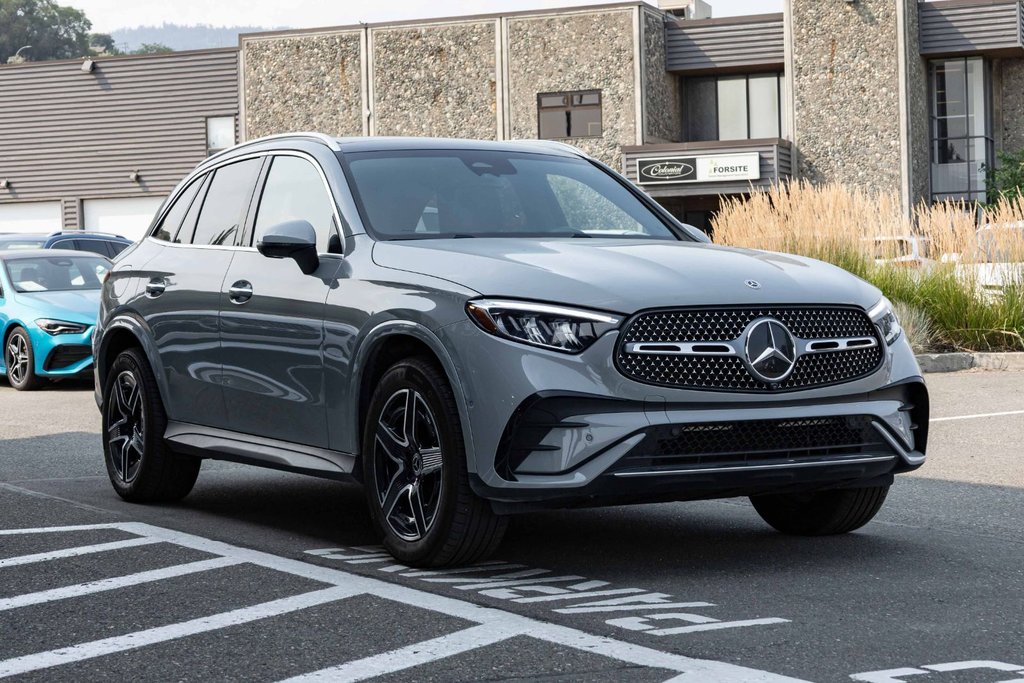 2026 Mercedes-Benz GLC300 4MATIC SUV in Kamloops, British Columbia - 3 - w1024h768px