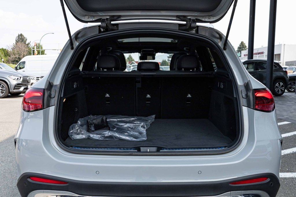 2026 Mercedes-Benz GLC300 4MATIC SUV in Kamloops, British Columbia - 5 - w1024h768px