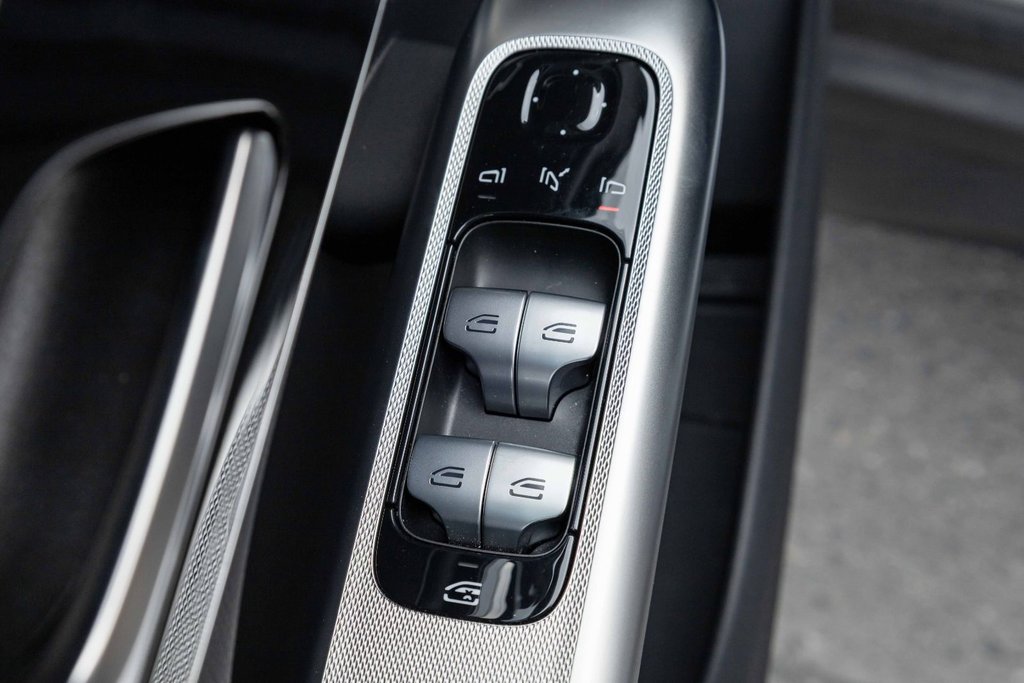 2026 Mercedes-Benz GLC300 4MATIC SUV in Kamloops, British Columbia - 10 - w1024h768px