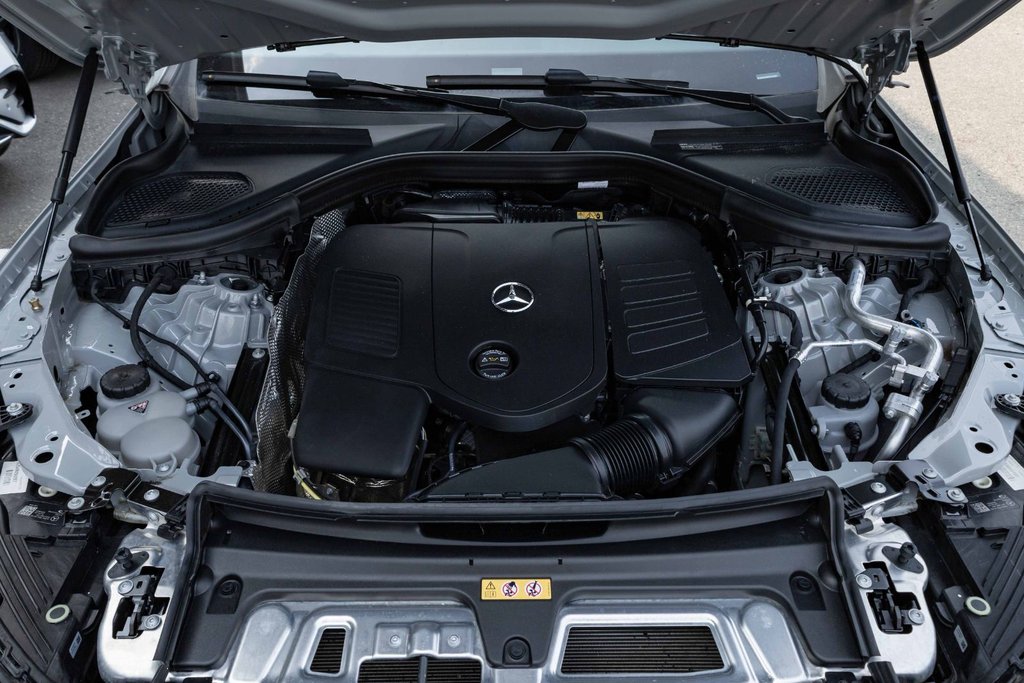 2026 Mercedes-Benz GLC300 4MATIC SUV in Kamloops, British Columbia - 8 - w1024h768px