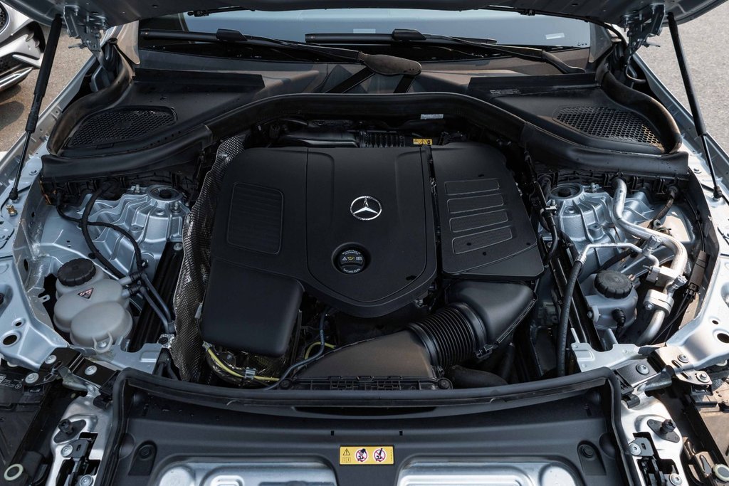 2026 Mercedes-Benz GLC300 4MATIC SUV in Kamloops, British Columbia - 8 - w1024h768px